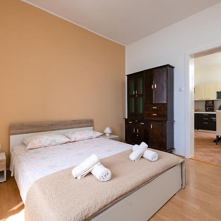 Apartment Dobric Koromačno Buitenkant foto