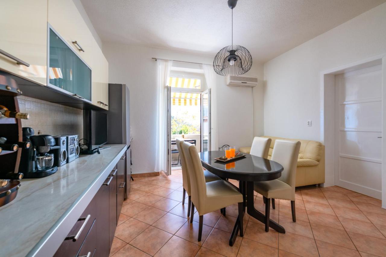 Apartment Dobric Koromačno Buitenkant foto