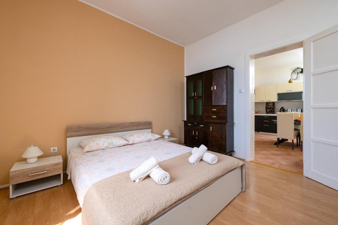 Apartment Dobric Koromačno Buitenkant foto