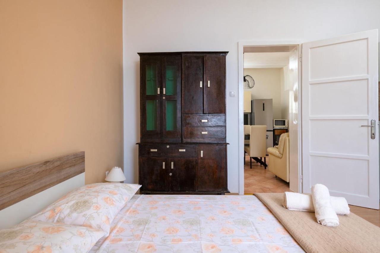 Apartment Dobric Koromačno Buitenkant foto