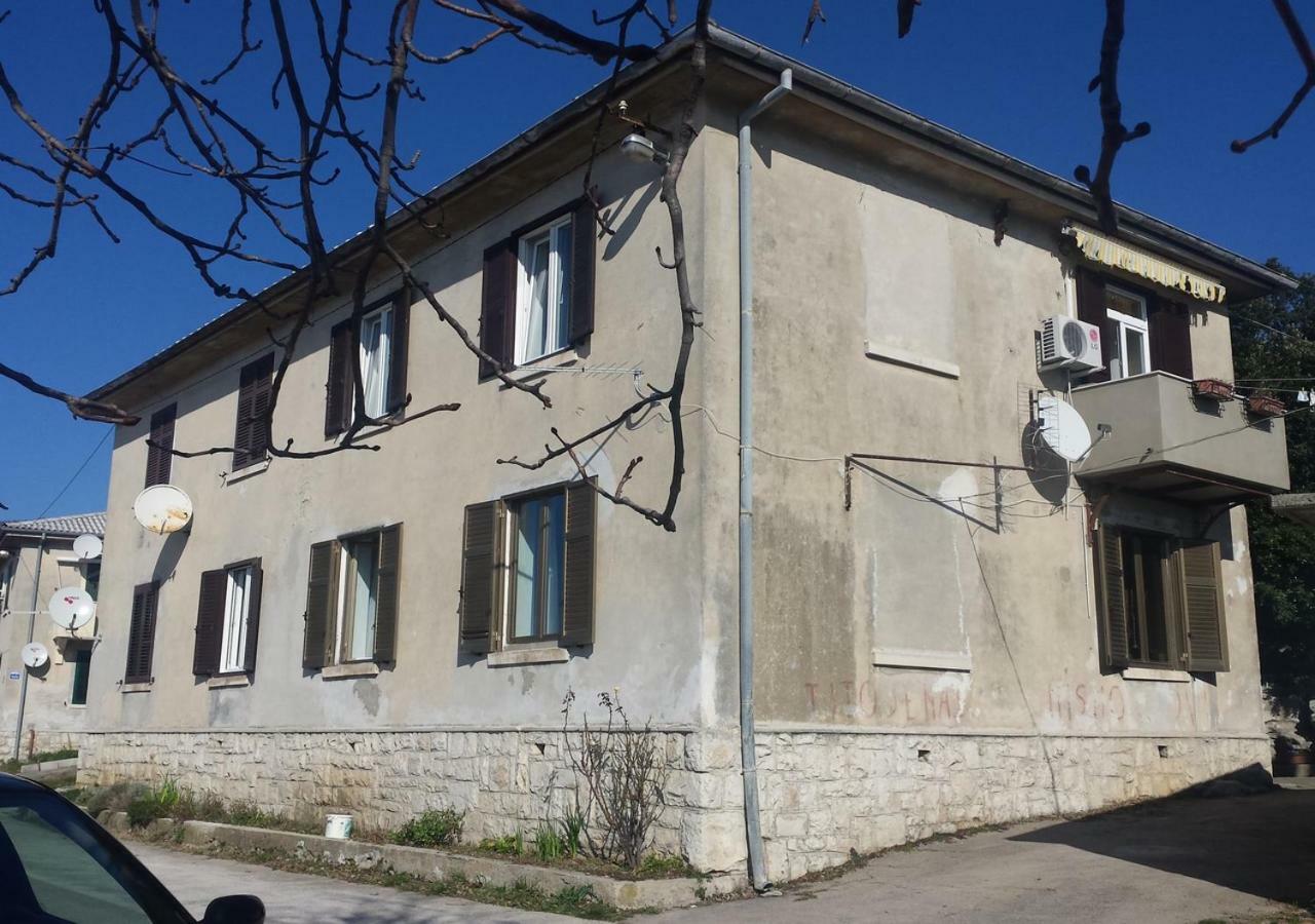 Apartment Dobric Koromačno Buitenkant foto